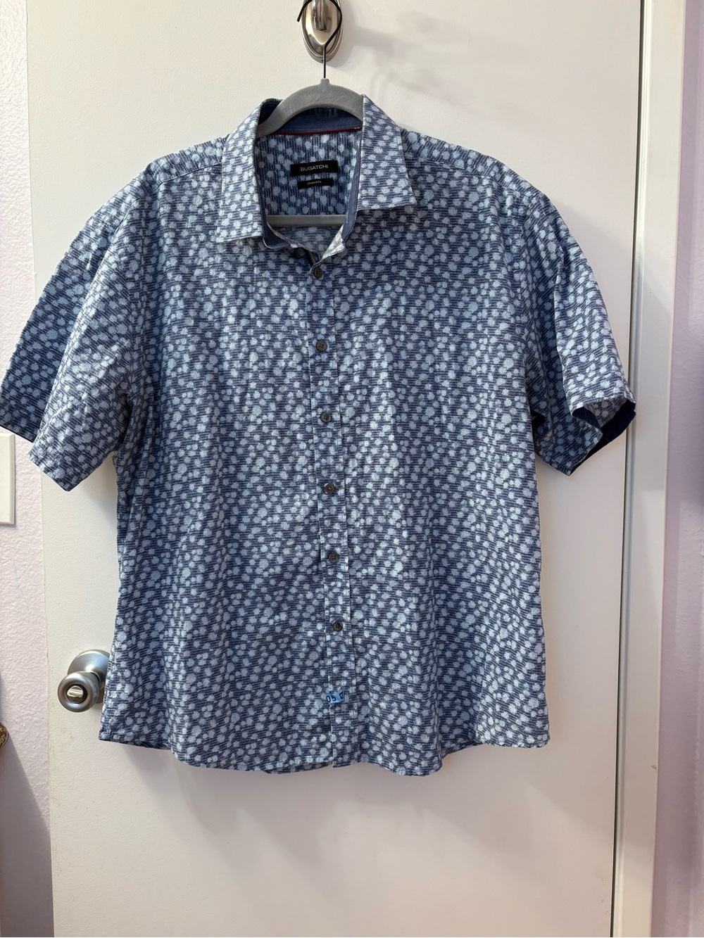 Bugatchi short-sleeve patterned button-up shirt  PTP 26/L 29